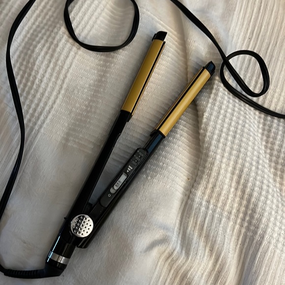 BABYLISSPRO Other - BabylissPro Straightener